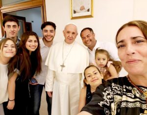 Noelia Franco y su familia con el Papa Francisco