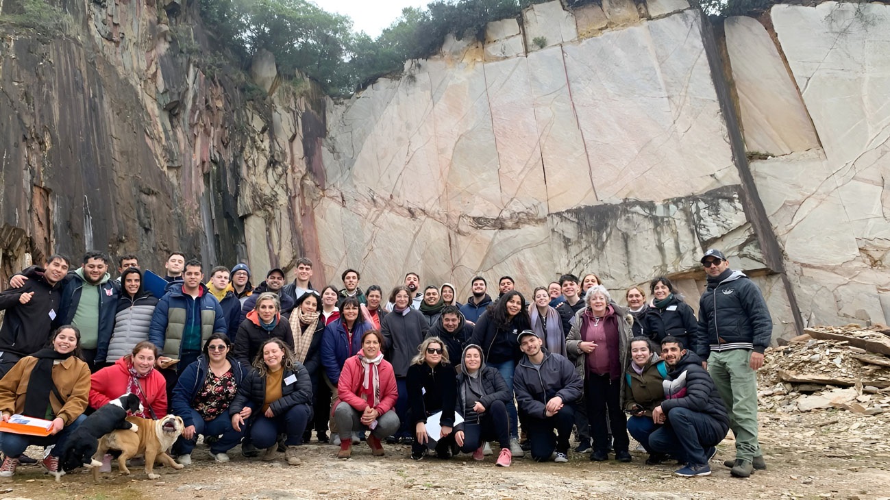 Santa Elena de la Sierra: Una vieja cantera de piedra laja devenida mágico lugar turístico