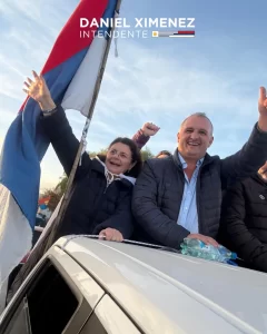Daniel Ximénez junto a Arianna Bentos en pleno festejo (Foto: Instagram: Daniel Ximénez.Intendente)