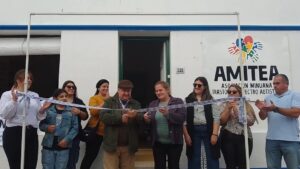 Tradicional corte de cinta para la inauguración de la sede de AMITEA