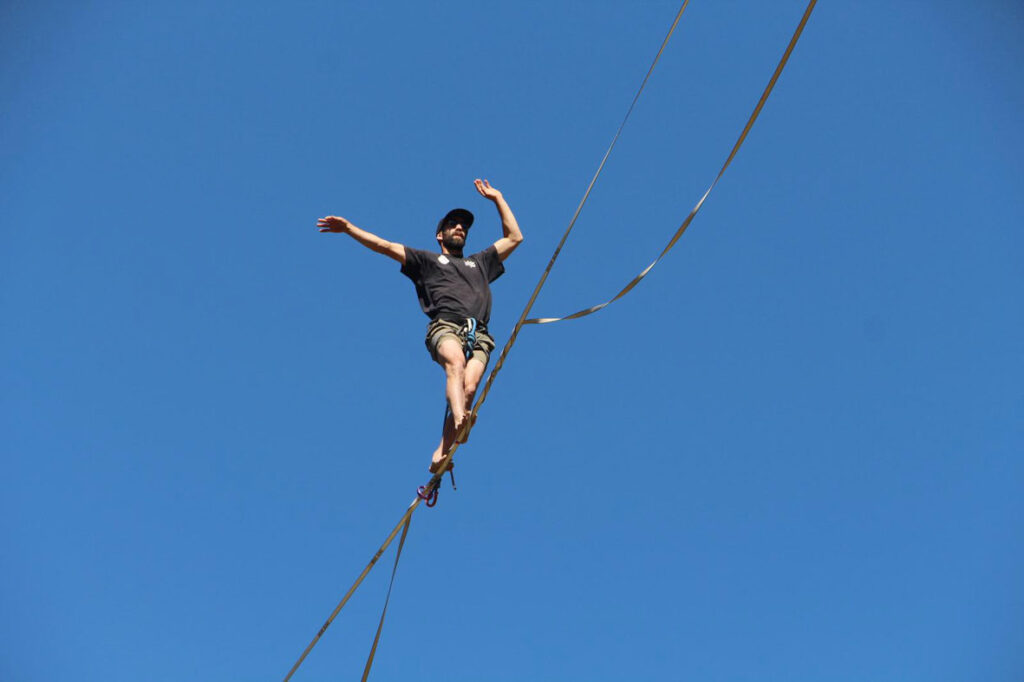 Felipe Melgar López, integrante de la primera empresa especializada en slackline y highline en Uruguay