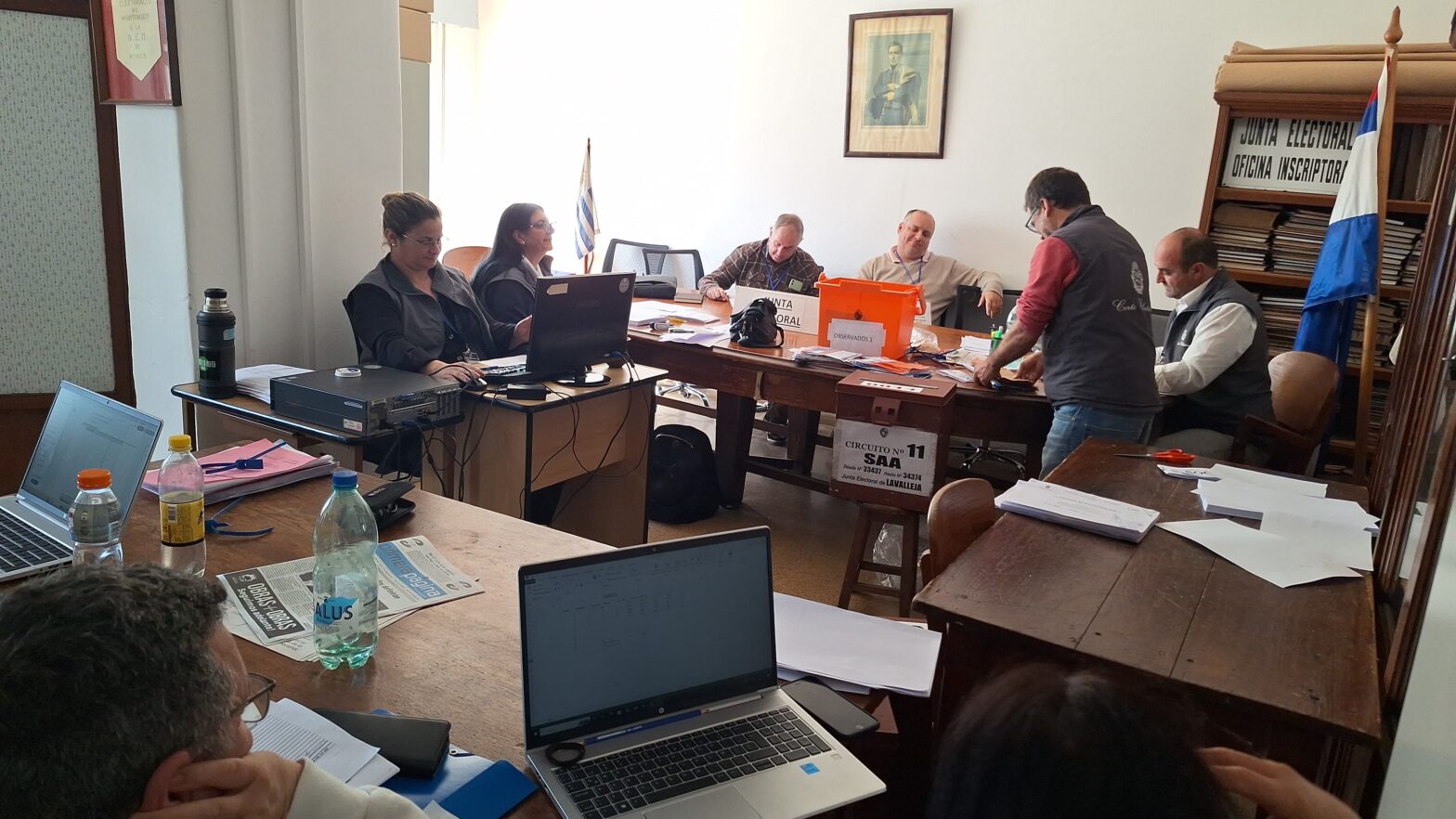 Los funcionarios de la Oficina electoral de Lavalleja continúan con su trabajo