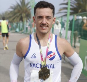 Nicolás Espinosa ganó la Maratón de Montevideo