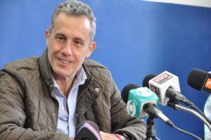 Mario García en ronda de prensa en la Departamental Nacionalista