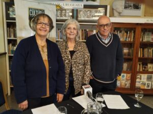 Mariela Fernández de Risso, Rosario Rodríguez y Julio Ibarra, con todo pronto para el concurso.