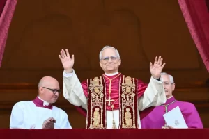 ) El nuevo pontífice elegido por el cónclave es el norteamericano Robert Prevost, que adoptará el nombre León XIV como Papa