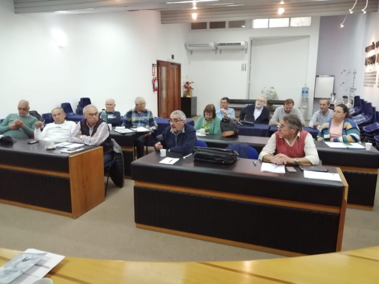 Reunión de la víspera del Consejo Ejecutivo en la sede de OFI. (Foto Carlos Fernández Pereira)