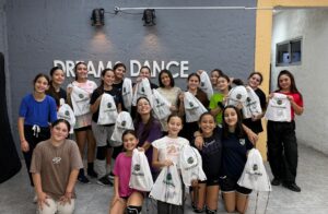 Integrantes de la Academia Dreams Dance que viaja a competir a Brasil