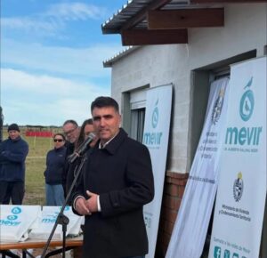 Presidente de MEVIR Andrés Lima en acto en Villa del Rosario.