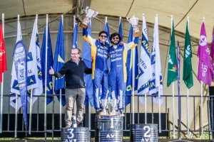 Nicolás Ximénez y Santiago Ruíz celebrando en el podio