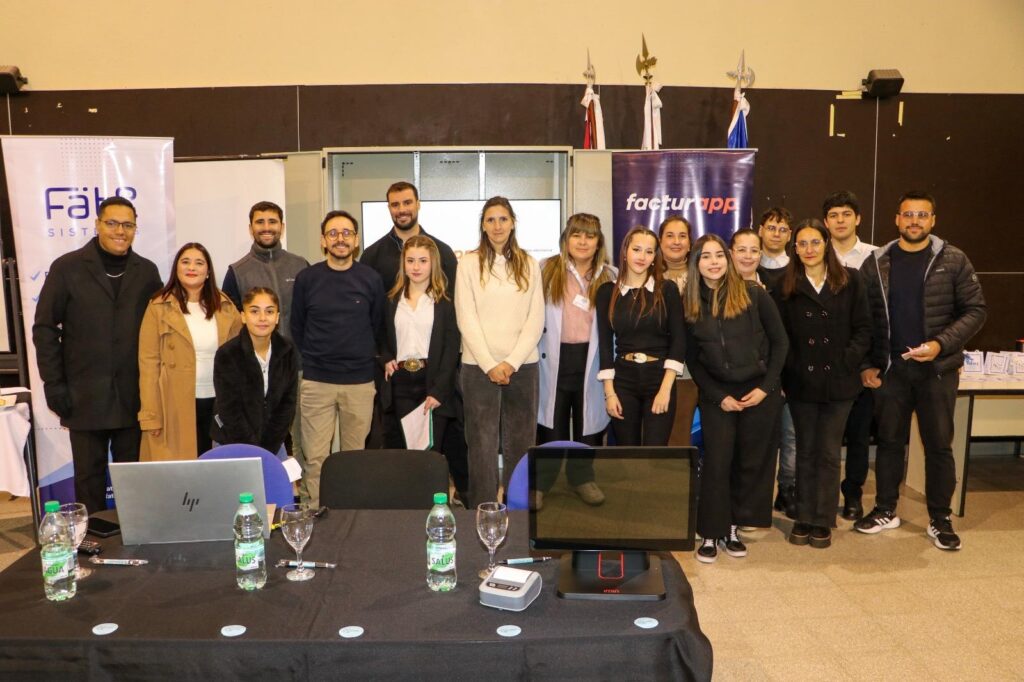 Docentes y alumnos en el seminario realizado en la UTU