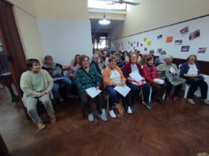 Una vista de los asistentes de la charla realizada en Ajupel
