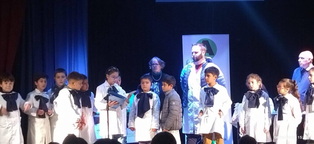 Muchos escolares fueron premiados en el concurso de cuentos cortos