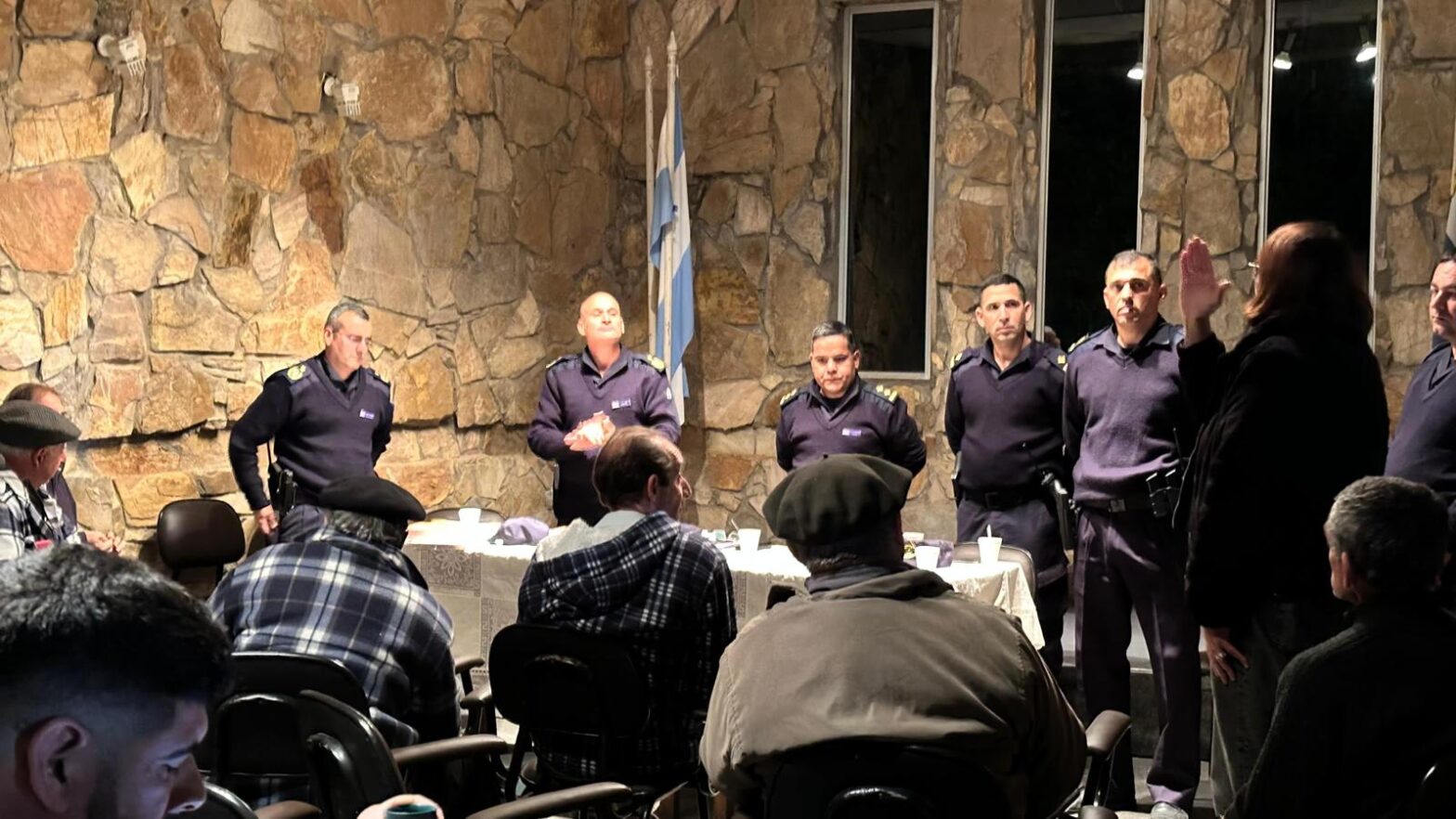 Reunión de vecinos con autoridades policiales por tema inseguridad