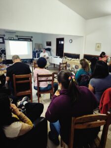 Una vista del taller sobre semillas realizado en Creciendo Juntos