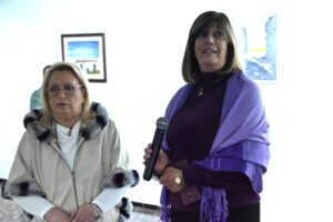 La artista plástica Blanca Bianchi y la directora de Cultura de la IDL Clarisa Gallo. (Foto gentileza de la IDL)