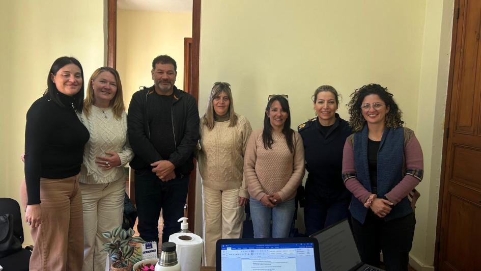 Reunión de integrantes de la Oficina PCOP en el Centro Diurno Ciudadela de Minas (Foto: Prensa Jefatura de Policía de Lavalleja)