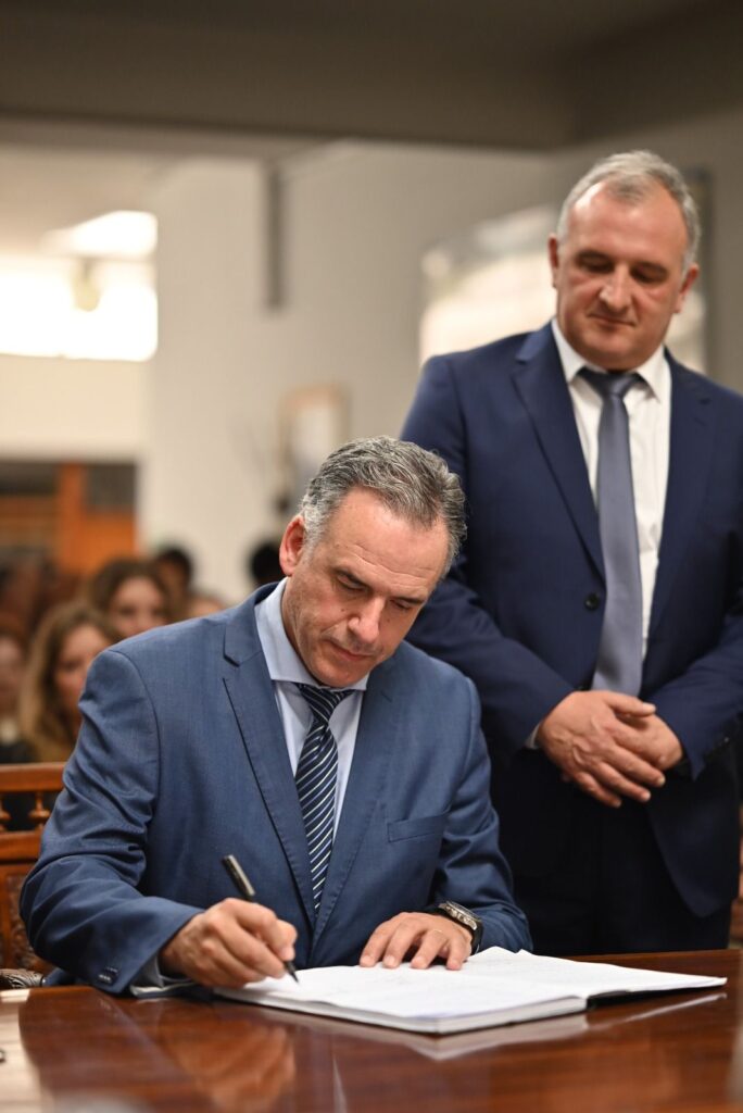 Daniel Ximénez junto al presidente Yamandú Orsi. (Foto: Dirección de Comunicación de la Intendencia de Lavalleja)