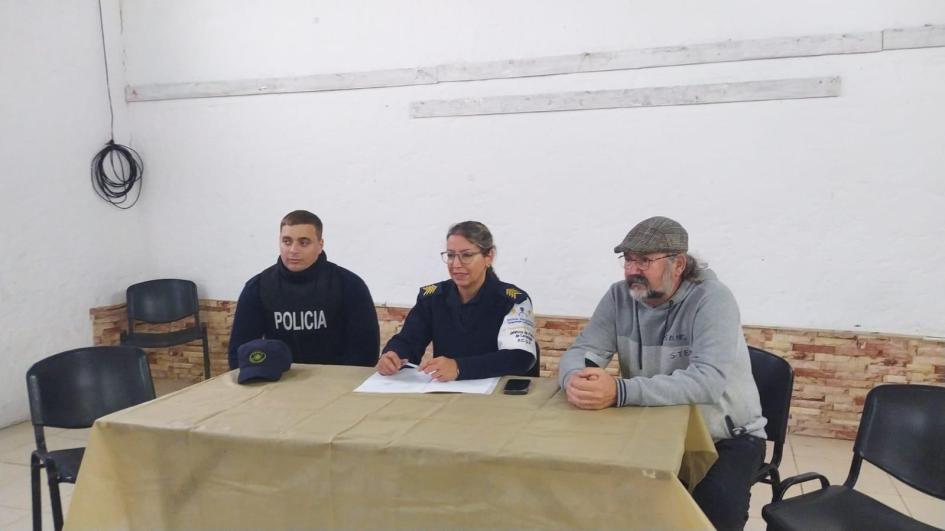 Reunión de la Mesa de Santos Garrido de Minas (Foto: Prensa Jefatura de Policía de Lavalleja)