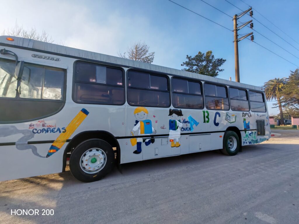 Ómnibus conseguido desde el Municipio de Solís de Mataojo para el traslado de los niños de la zona