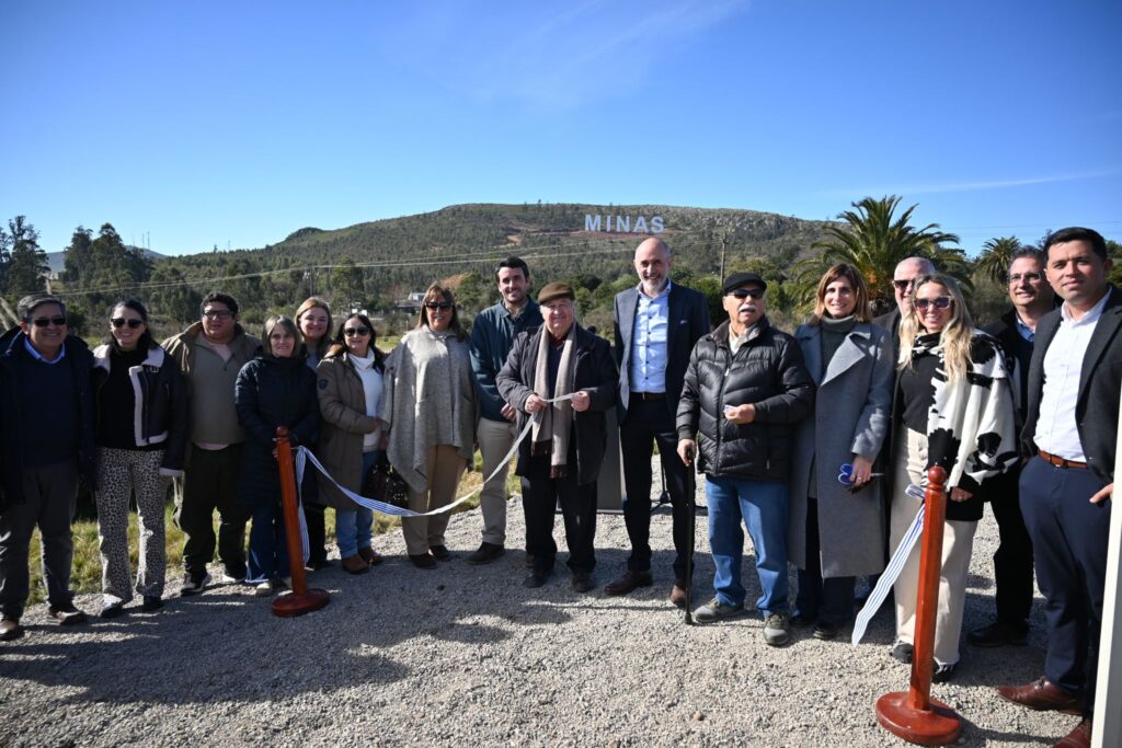 Se inauguraron las letras monumentales de Minas