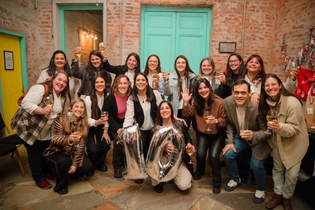 Festejo de los 10 años de la Cooperativa, integrantes del CAIF.