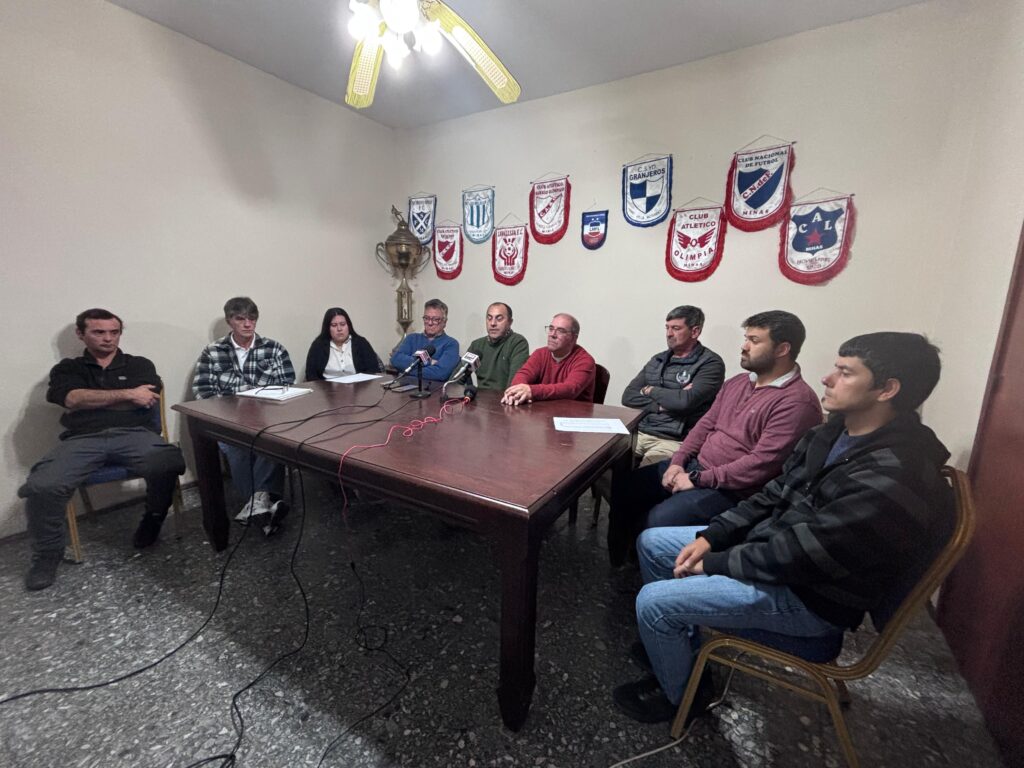 Presentación de los cuerpos técnicos de Sub 14 y Sub 15 anoche en Casa de los Deportes