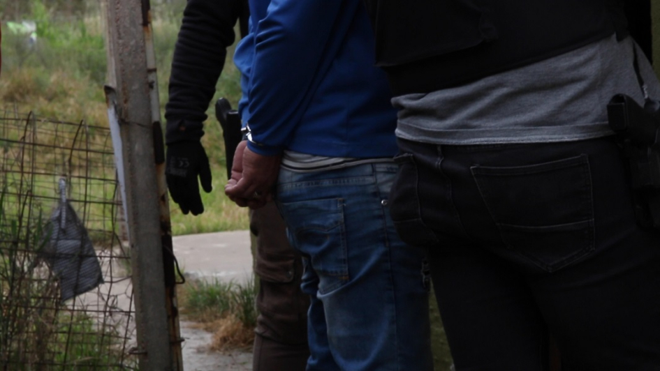 Detenido conducido a la justicia por efectivos policiales (Foto: Prensa Jefatura de Policía de Lavalleja)