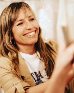 Cecilia Romero avanza a semifinales en competencia nacional de estilistas