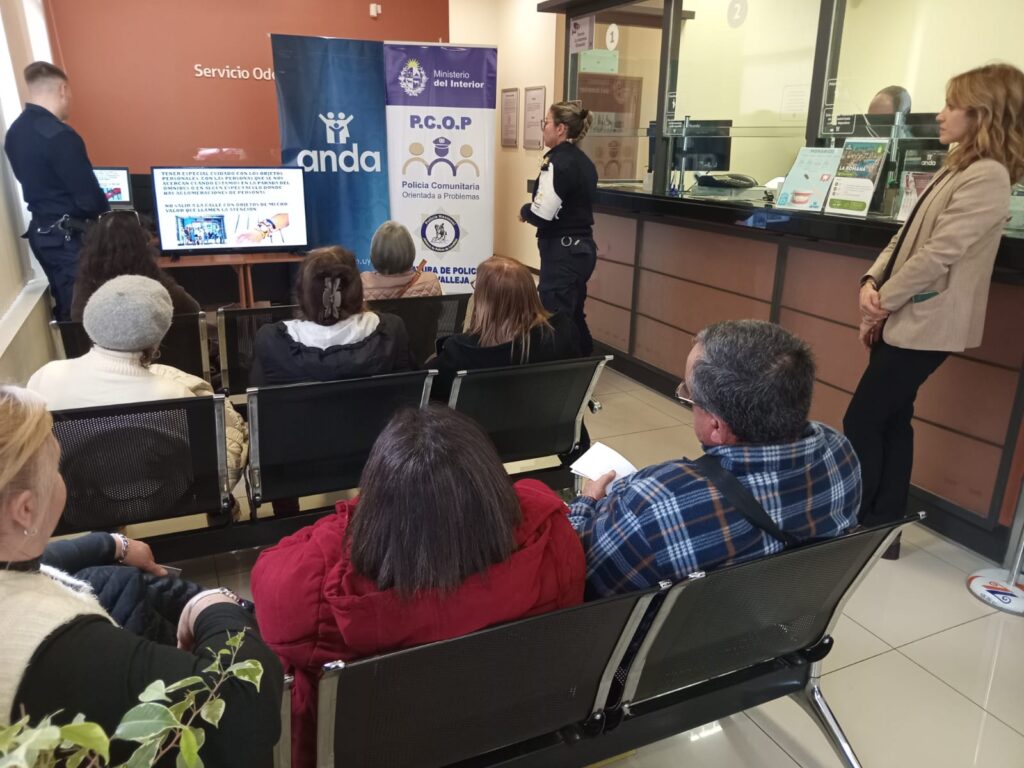 Interesante charla de efectivos de Policía Comunitaria organizada por ANDA