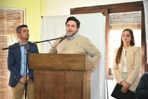 Protestas contra alcalde de José Batlle y Ordóñez por cese de funcionarios municipales