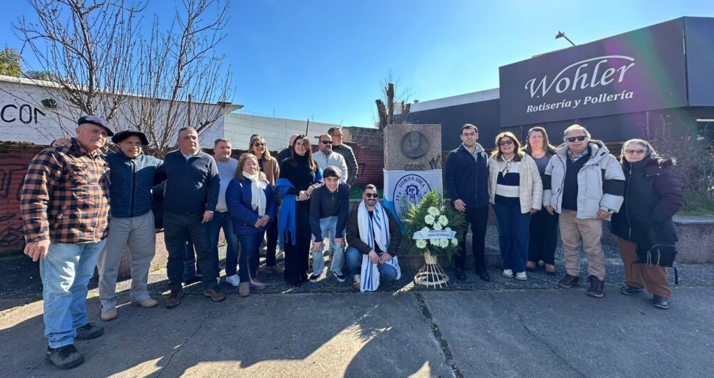 Dirigentes y adherentes al Partido Nacional en conmemoración de los 189 años de su creación.
