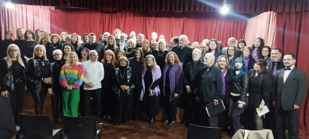 Un verdadero Encuentro Coral en Buenos Aires, muchos coristas, música y canto.