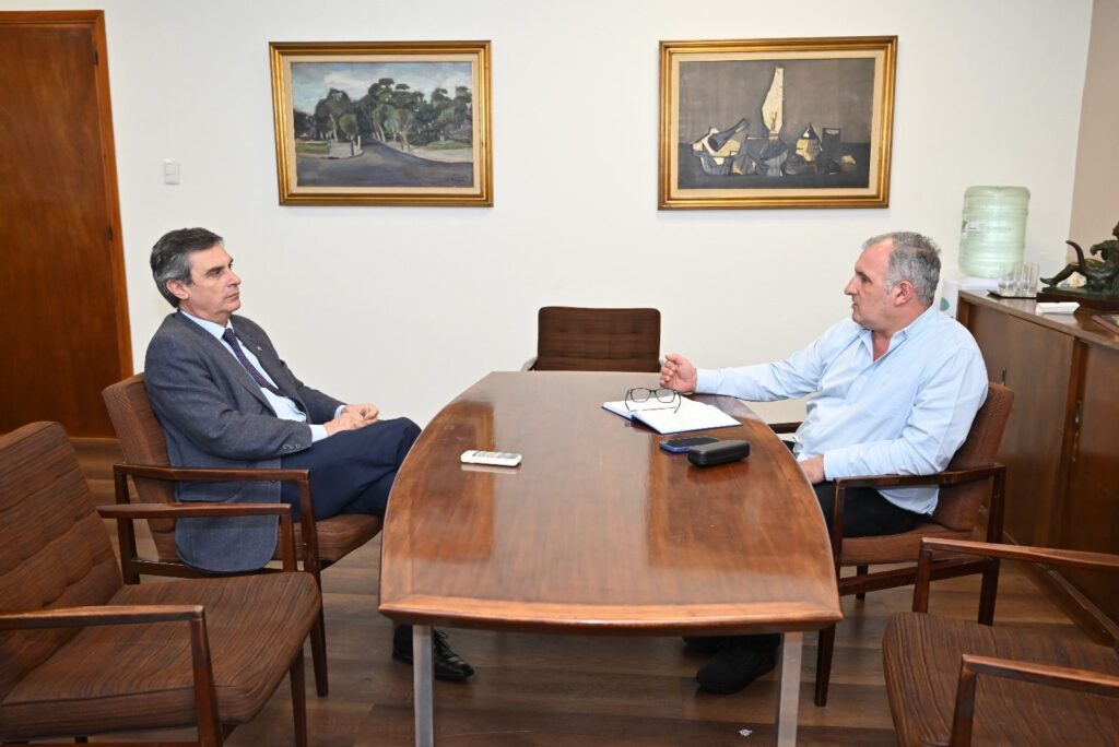 Daniel Ximénez recibió en su despacho a Alvaro García, presidente del BROU