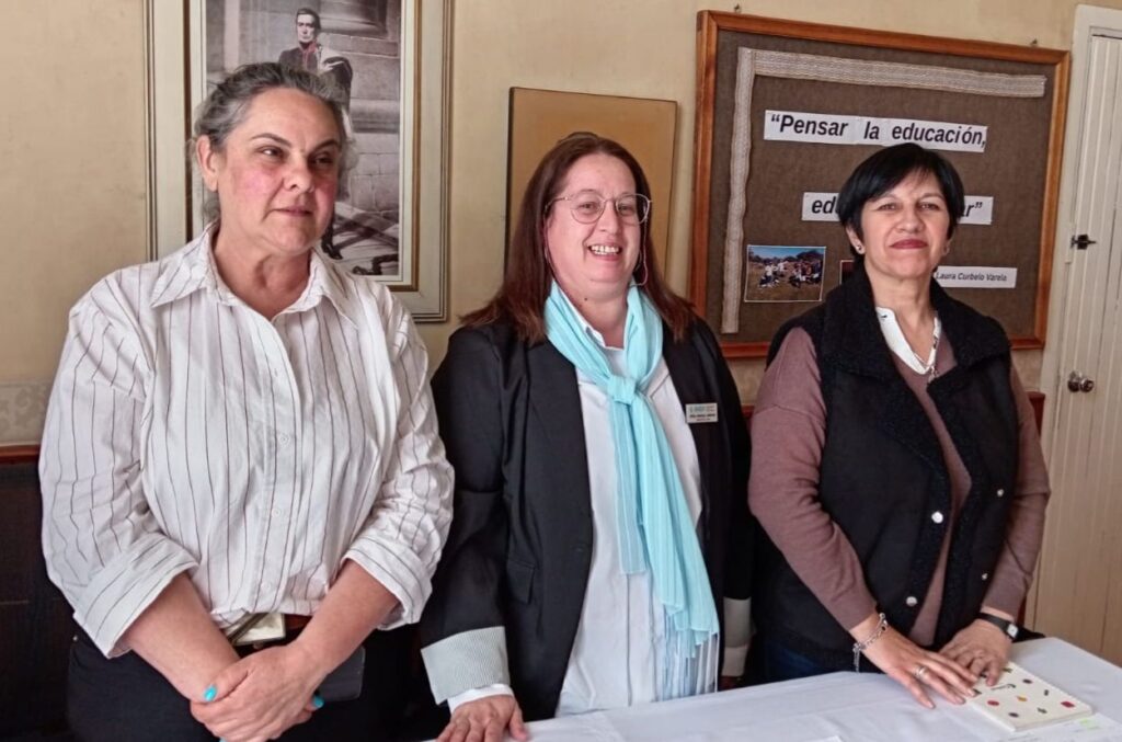 Inspectoras de Primaria, Silvia García, Marcela Arreche y Mireya Cardozo en conferencia de prensa.