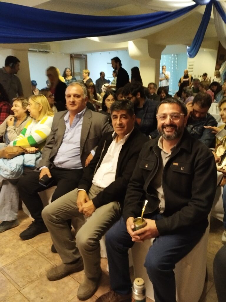 El intendente Daniel Ximénez, el diputado Javier Umpiérrez y el presidente de la Junta Departamental Mauro Álvarez durante la conferencia realizada en Minas.