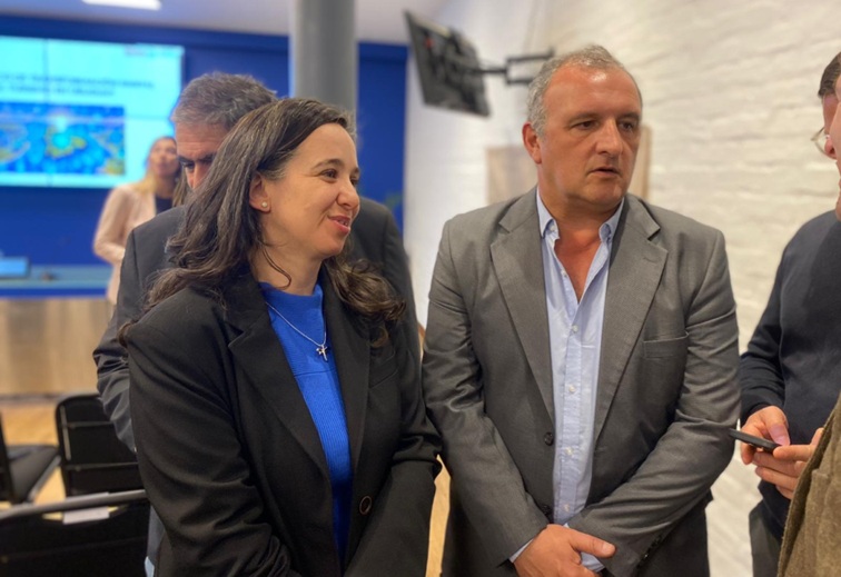 El intendente Ximénez junto a la directora de turismo de la Intendencia de Lavalleja, Viviana Pritsch. (Foto: Comunicación IDL)