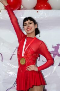 Luciana Espinel se destaca en certámenes de patinaje