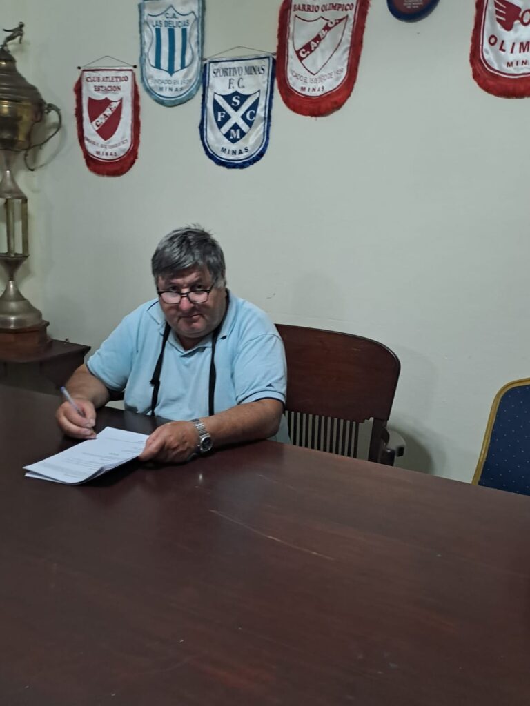 Edison “Tabero” Cejas presidiendo una de las tantas reuniones de Formativas