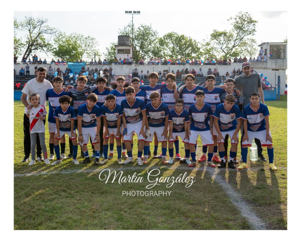 Plantel y cuerpo técnico de la selección 2012 de la Liga Minuana de Fútbol Infantil (Foto: Martín González)