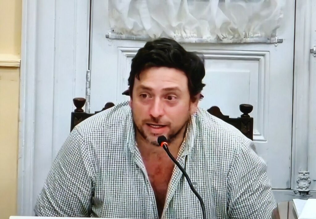 Conrado Da Cunha en plena sesión extraordinaria de la JDL.