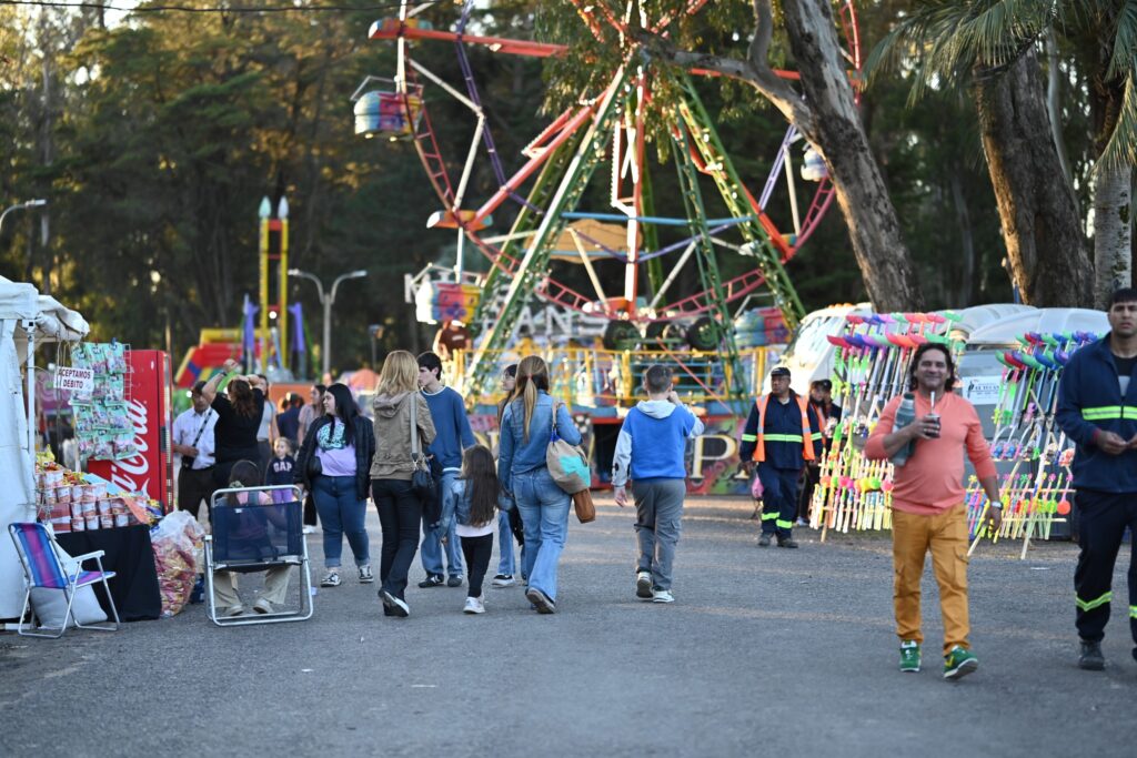 Desde tempranas horas de la tarde el público comenzó a llegar ayer al parque Rodó (Foto: Prensa IDL)