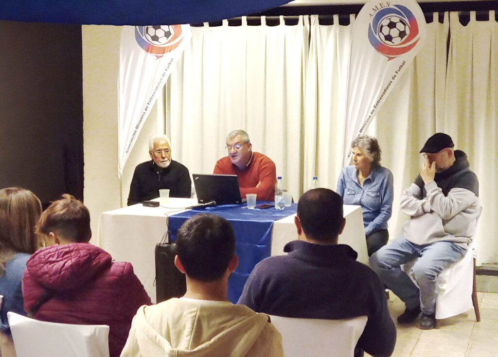 Psicólogo Jorge Cabrera estuvo al frente del Conversatorio