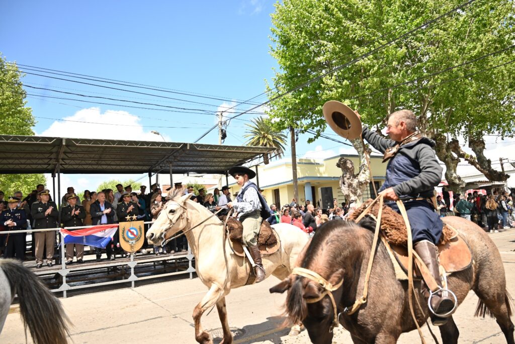 Un gran desfile de caballería realizado ayer por avenida Varela (Foto: Prensa IDL)