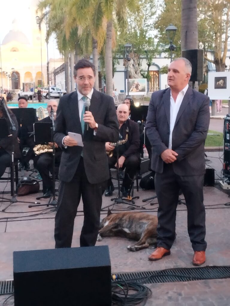 El embajador de España Javier Salido Ortiz y el intendente de Lavalleja Daniel Ximénez.