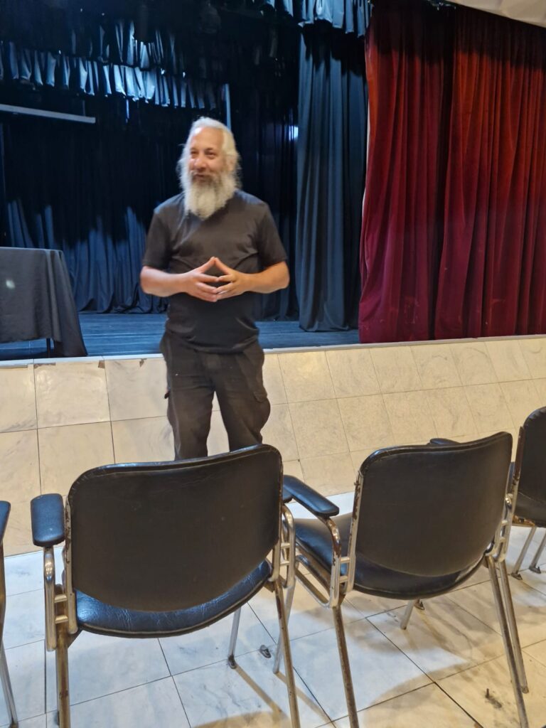 Octavio Meneguetti en la charla realizada en Casa de la Cultura