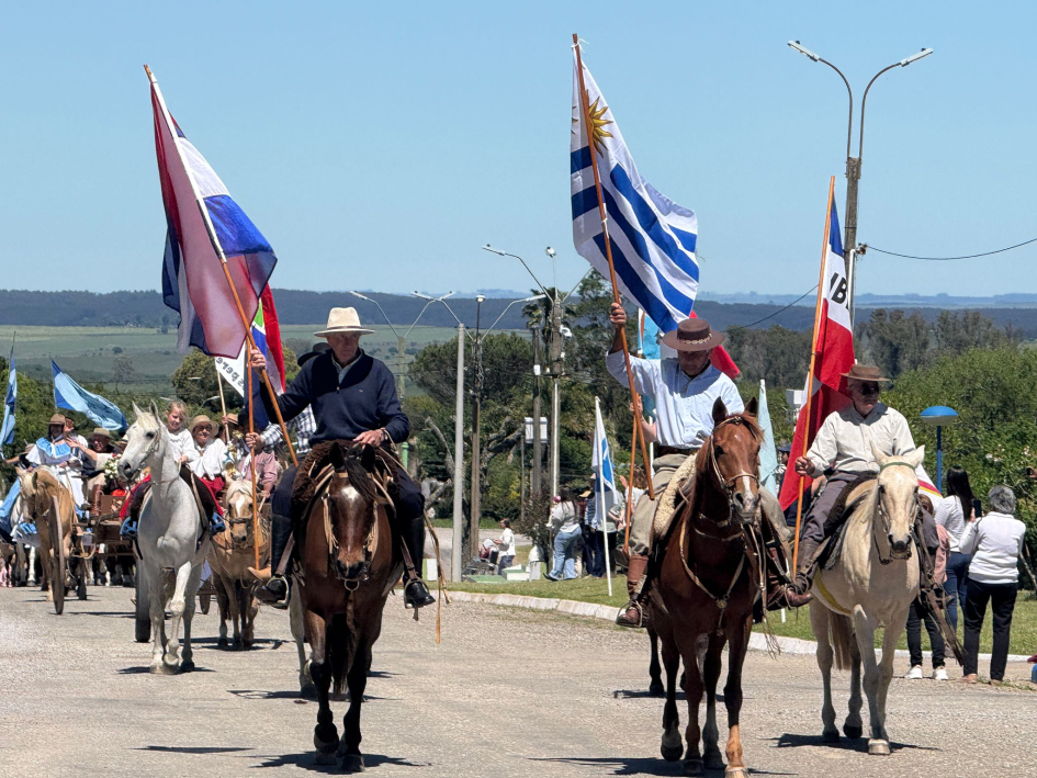 Desfile caballería Gaucha en Zapicán (Foto: Prensa IDL)