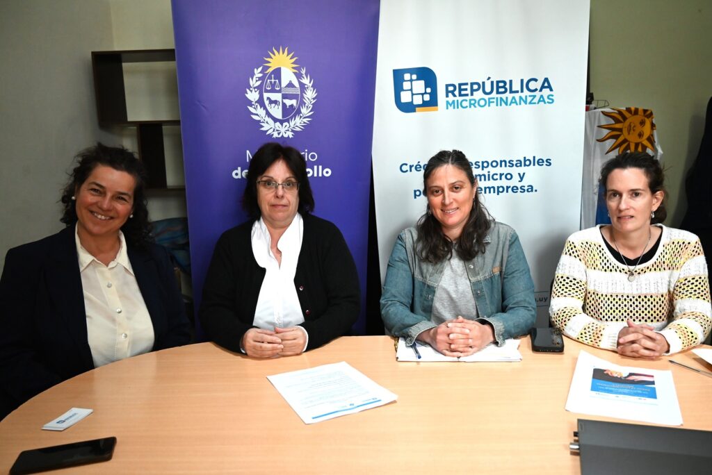María José Garrido, Betina del Puerto, Ana Laura Soiza y Viviana Fernández en ronda de prensa