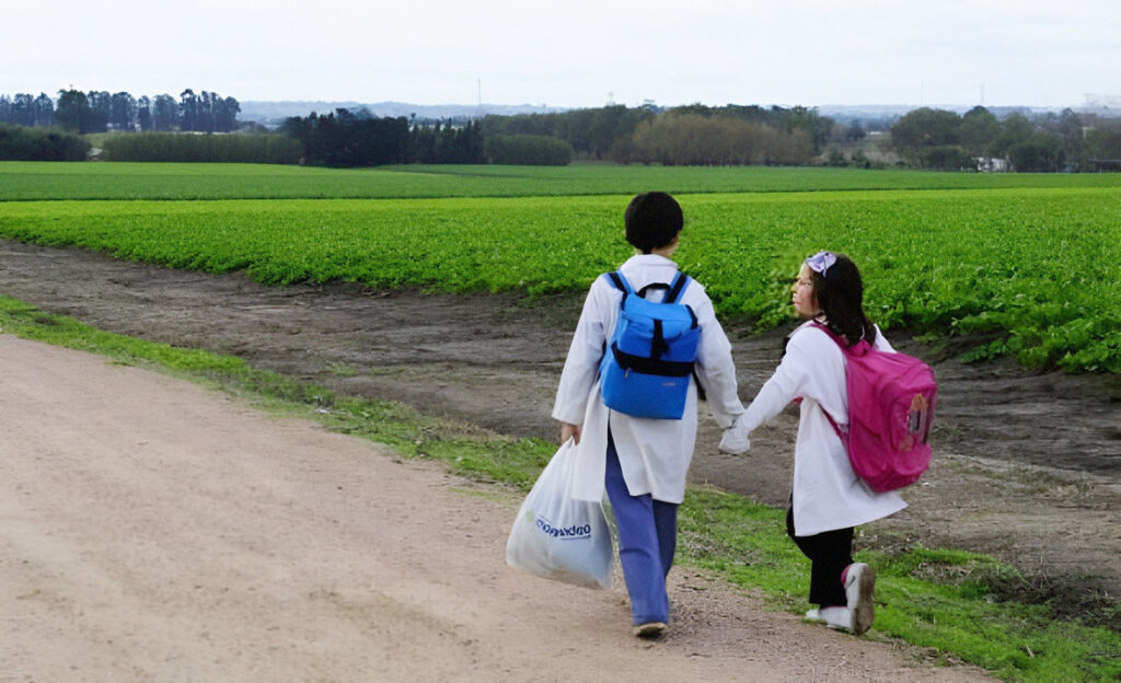 En Durazno, dos niños recorren 40km diarios para llegar a su Escuela Rural (foto meramente ilustrativa).
