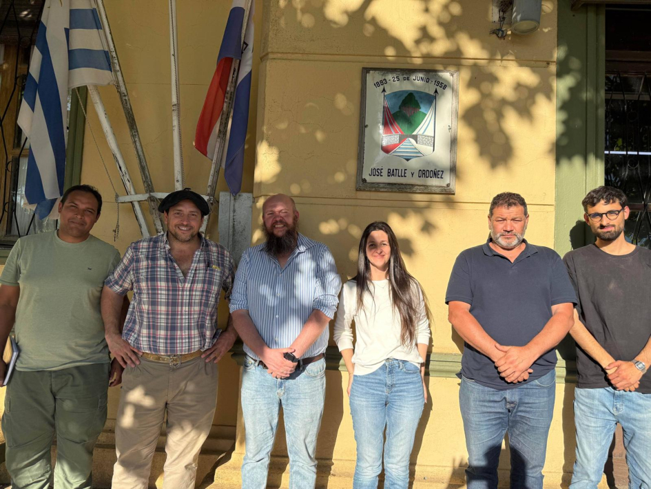 El coordinador de Descentralización y Municipios, Daniel Urquiola, y el director de UTEC Este, Ezequiel Alemán, visitaron los municipios de José Pedro Varela y Batlle y Ordóñez (Foto: Prensa IDL)